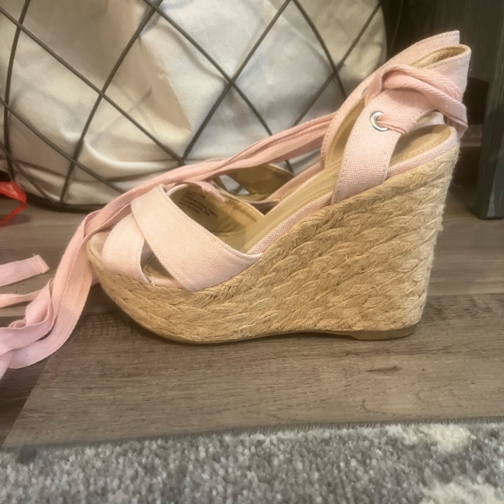 Pink wrap tie wedges
